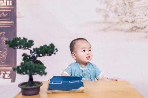 青岛怀孕肚子中间凹两边凸